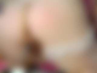 Live cam show with AmeliaCharm - Nails on Camsoda