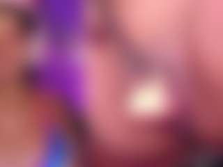 Live cam show with GinaKurt - Average on studioflirtlive.com