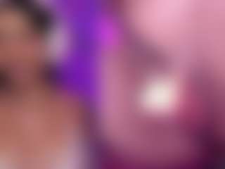 Live cam show with GinaKurt - Ebony Teen (18+) on Camming Site