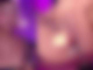 Live cam show with GinaKurt - Bedroom Black on AdultVida.com