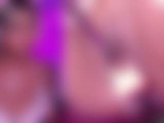 Live cam show with GinaKurt - Petite on Camsoda