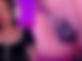 Live cam show with GinaKurt - Flashing on Camsoda