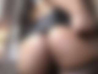 Alice MILF webcam performer live streaming