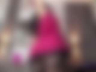 Alice MILF webcam performer live streaming