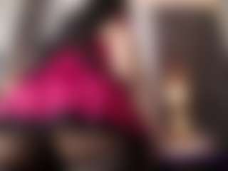 Alice MILF webcam performer live streaming