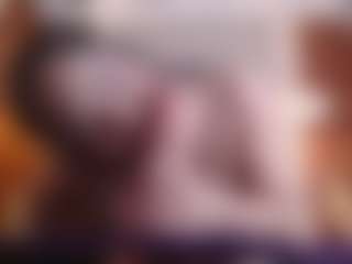 Alice MILF webcam performer live streaming
