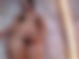 Alice MILF webcam performer live streaming