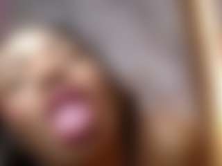 Live cam show with Alice - Smoking on AdultVida.com