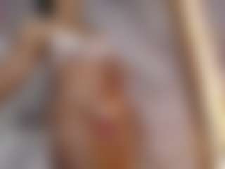 Alice MILF webcam performer live streaming