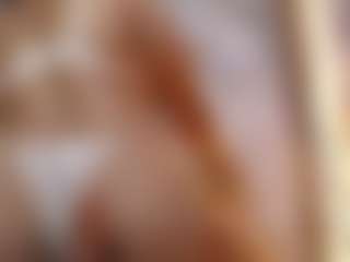 Alice MILF webcam performer live streaming