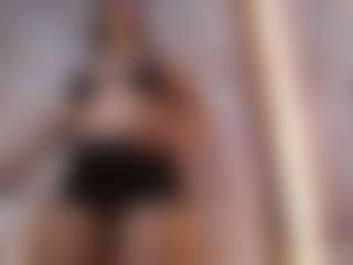 Alice MILF webcam performer live streaming