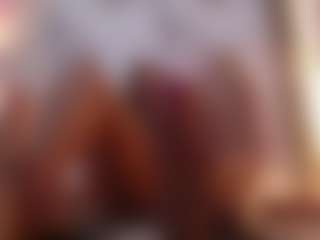 Alice MILF webcam performer live streaming