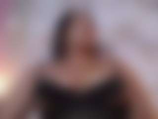 Live cam show with Alice - Big Ass MILF on Camming Site