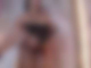 Alice MILF webcam performer live streaming
