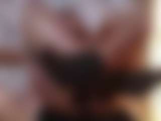Alice MILF webcam performer live streaming