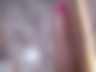Alice MILF webcam performer live streaming