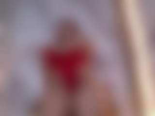 Live cam show with Alice - Public on intimatelivegirls.com