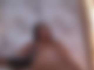 Alice MILF webcam performer live streaming