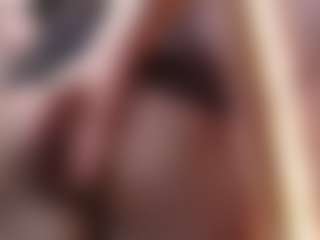 Alice MILF webcam performer live streaming
