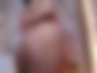 Alice MILF webcam performer live streaming