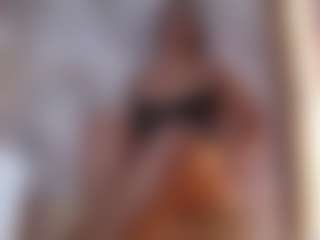 Alice MILF webcam performer live streaming