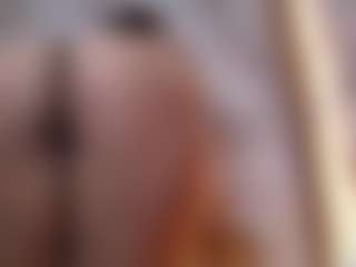 Alice MILF webcam performer live streaming