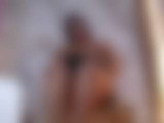Alice MILF webcam performer live streaming