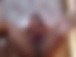 Alice MILF webcam performer live streaming