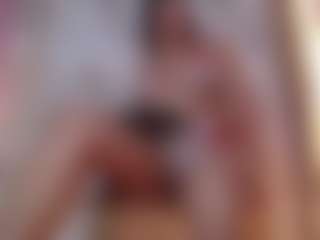 Alice MILF webcam performer live streaming