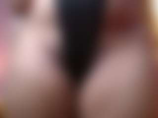 Alice MILF webcam performer live streaming