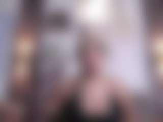 Alice MILF webcam performer live streaming