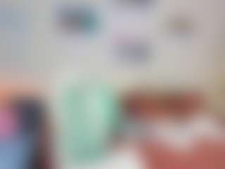 Live cam show with zia-ember - Oil on Gym Cam Girls