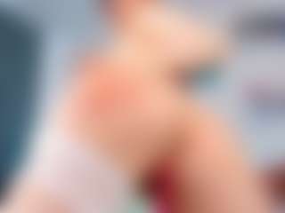 Live cam show with zia-ember - Skinny on sexylive.show