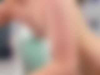 Live cam show with zia-ember - Oil on Camiplay Live