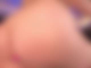 Live cam show with LauRoberts - Big Ass on Dare Cams