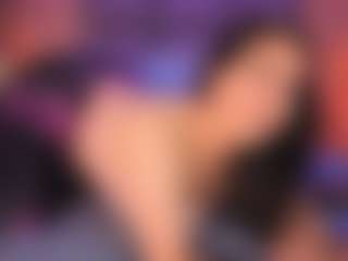 Live cam show with LauRoberts - Curvy on SinfulBabes