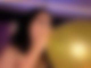 Live cam show with LauRoberts - Bikini on CamwithHer