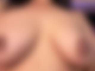 Live cam show with LauRoberts - Deepthroat on Camsoda