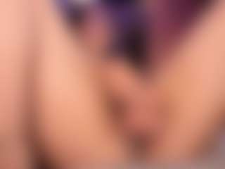 Live cam show with LauRoberts - Public Curvy on SxyPornLive