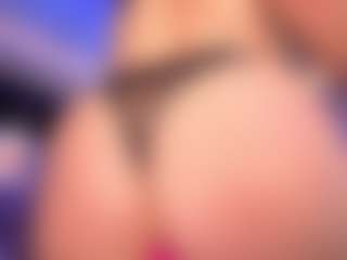 Live cam show with LauRoberts - Nipple Piercings on realtime-chat