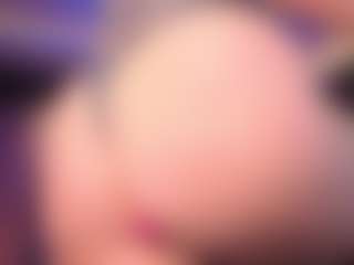 Live cam show with LauRoberts - Big Ass on Dare Cams