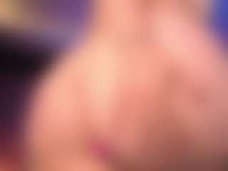 LauRoberts's Live Sex Cam Show