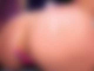 Live cam show with LauRoberts - Control on Livezox