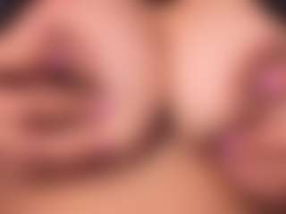 Live cam show with LauRoberts - Ass Bouncing on crypto-cams