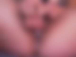 Live cam show with LauRoberts - Strip BBW on CamClone