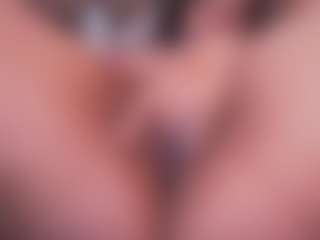 Live cam show with LauRoberts - Amateur on TeamSkeetLive