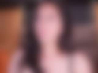 Live cam show with LauRoberts - Amateur Curvy on AdultVida.com