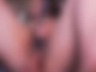 Live cam show with LauRoberts - Blonde Hair Amateur on AdultVida.com