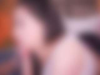 Live cam show with LauRoberts - Green Eyes on xDating