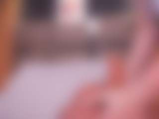 Live cam show with LauRoberts - Nipple Piercings on Pornisteam.com